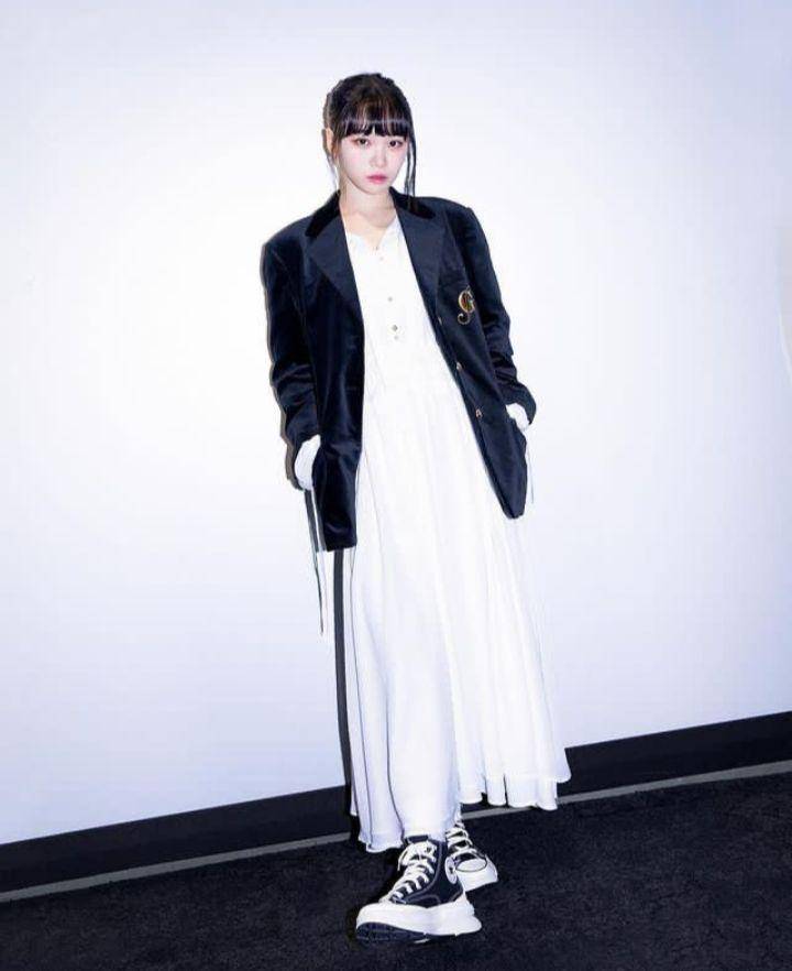 OOTD member LE SSERAFIM (instagram.com/.chaechae_1)