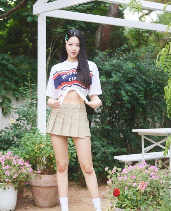 OOTD member LE SSERAFIM (instagram.com/eunchae.leeserafim)