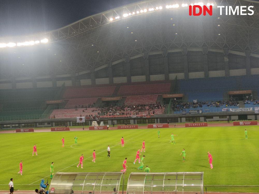 Penuh Tawa! Tim John Terry Gilas Tim Nesta di Stadion Patriot