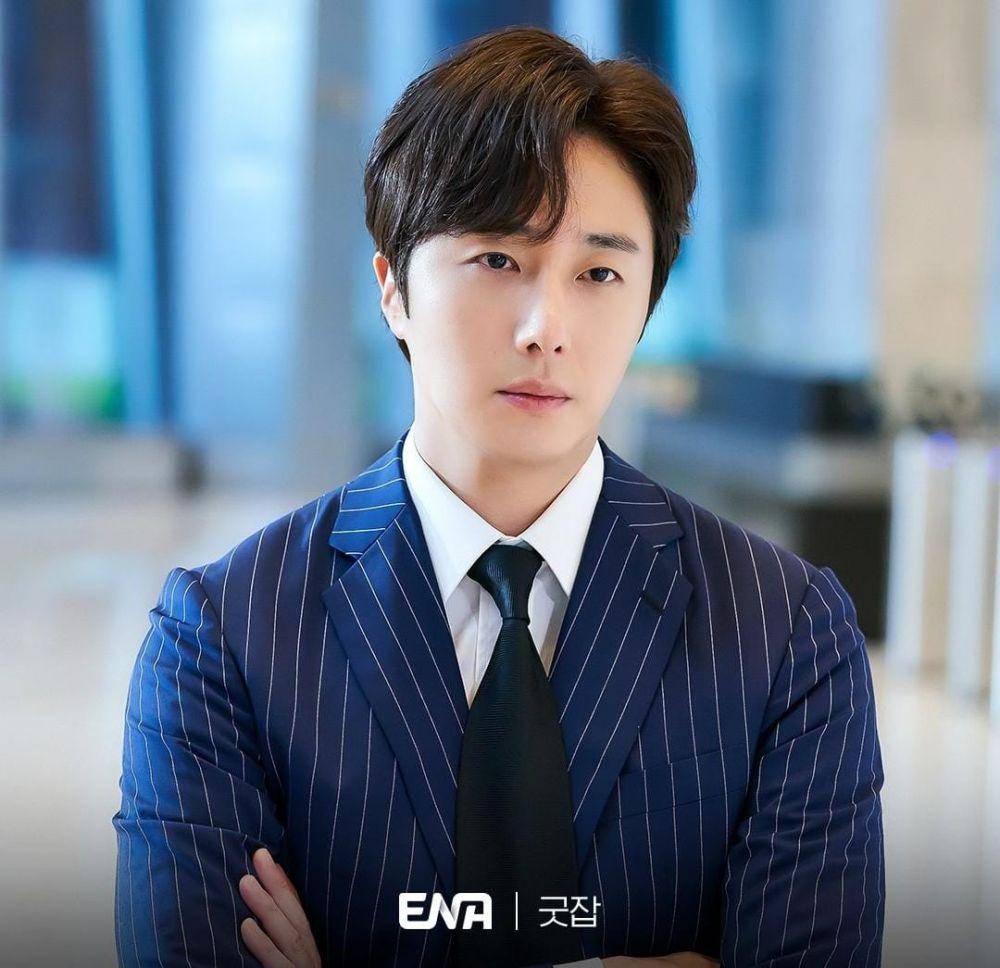 Jung Il Woo di drama Good Job (instagram.com/channel.ena.d)