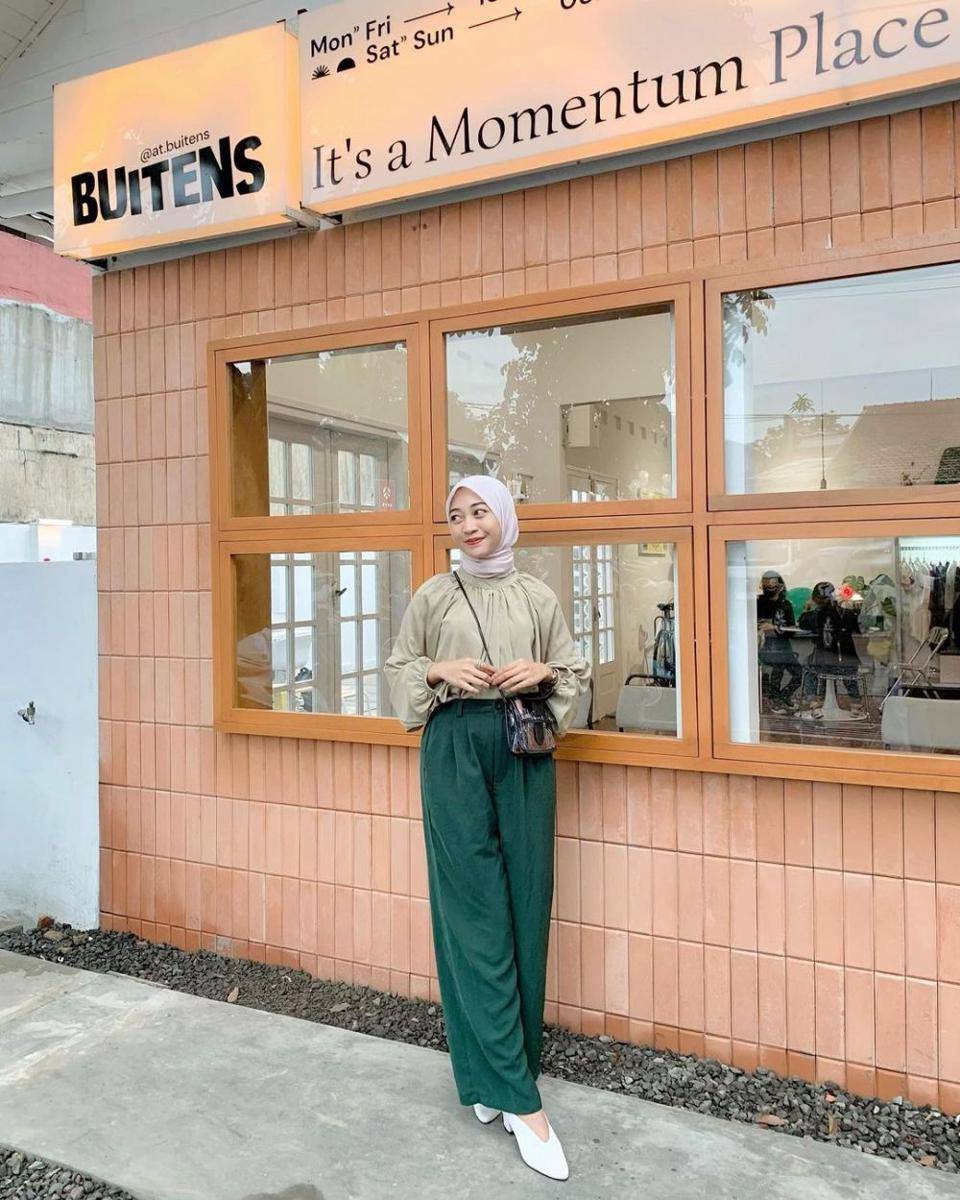 OOTD sage green untuk padu padan hijab ala cewek bumi (instagram.com/nabilayua)
