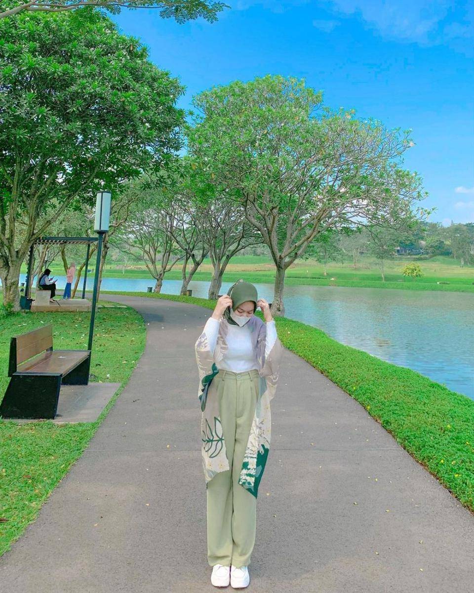 OOTD sage green untuk padu padan hijab ala cewek bumi (instagram.com/tataaa5381)