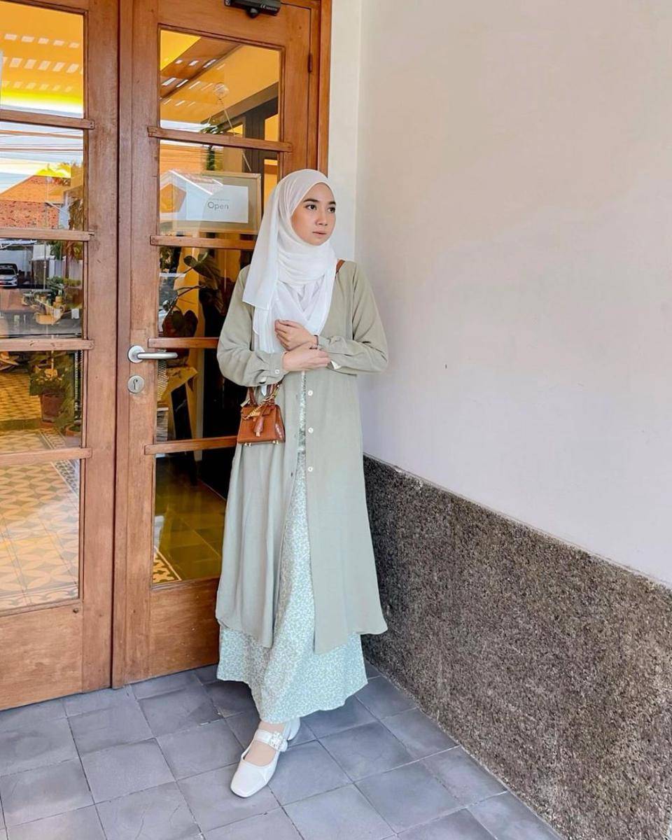 OOTD sage green untuk padu padan hijab ala cewek bumi (instagram.com/richaeu)