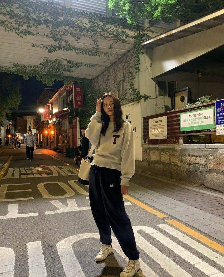 ootd Lee Hyeri (instagram.com/hyeri.official)