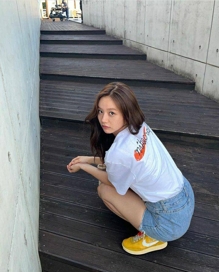 ootd Lee Hyeri (instagram.com/hyeri_0609)
