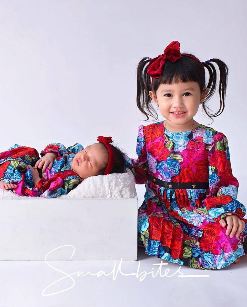 Khalisa Aghnia Bahira dan Khadeejah Aaliyah Basira (Rittar Rajagukguk via instagram.com/kartikaputriworld)