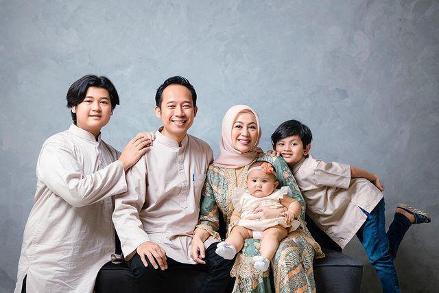10 Selebriti yang Sering disebut Family Man, Penyayang Keluarga!
