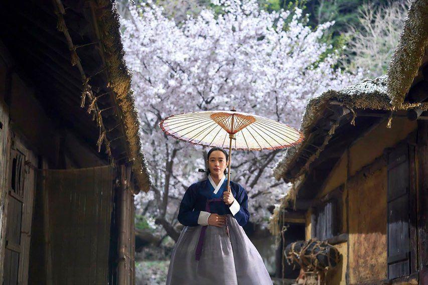 5 Sikap Positif Ratu Hwa Ryeong di Under the Queen's Umbrella, Tegas!