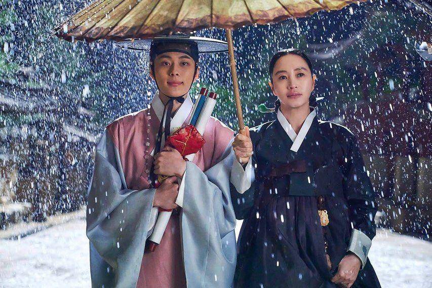 Yoo Seon Ho dan Kim Hye Soo dalam drama Under the Queen's Umbrella (instagram.com/official_yeoseonho)