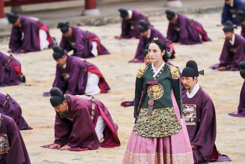 Kim Hye Soo dalam drama Under the Queen's Umbrella (instagram.com/hs_kim_95)