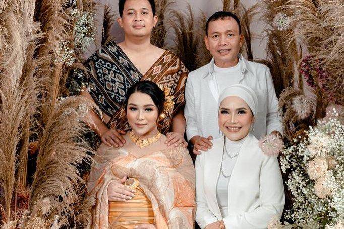 maternity shoot Syifa (instagram.com/mom_ayting92_)