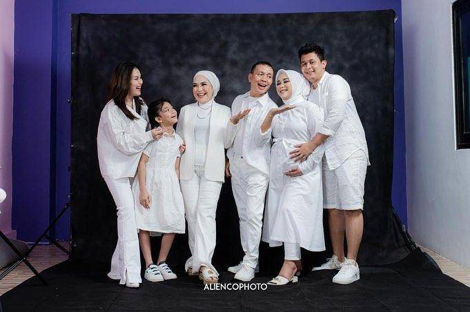 maternity shoot Syifa (instagram.com/mom_ayting92_)
