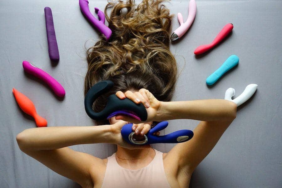 30 Alat Bantu Sex yang Bikin Momen Intim Makin Bergairah