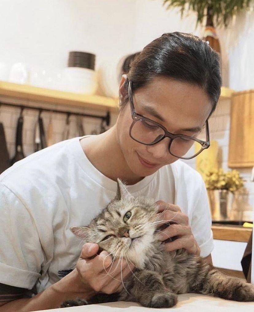 kelihatan sayang banget kan Dikta sama Jimbon (instagram.com/dikta)