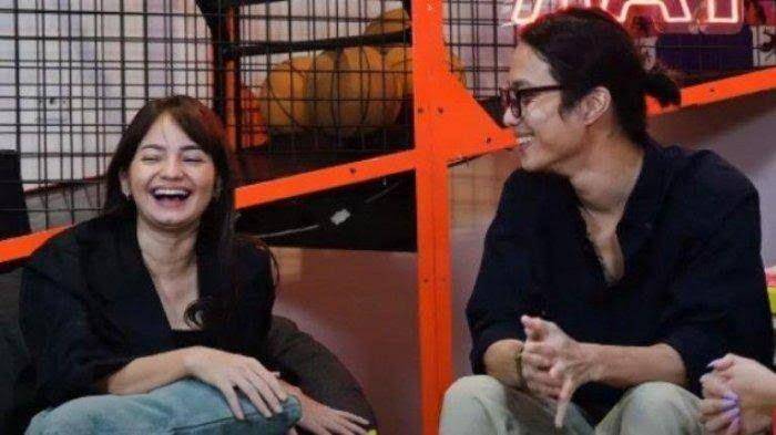 Dikta pernah dikabarkan dekat dengan Enzy Storia (dok. YouTube/KUY Entertainment)