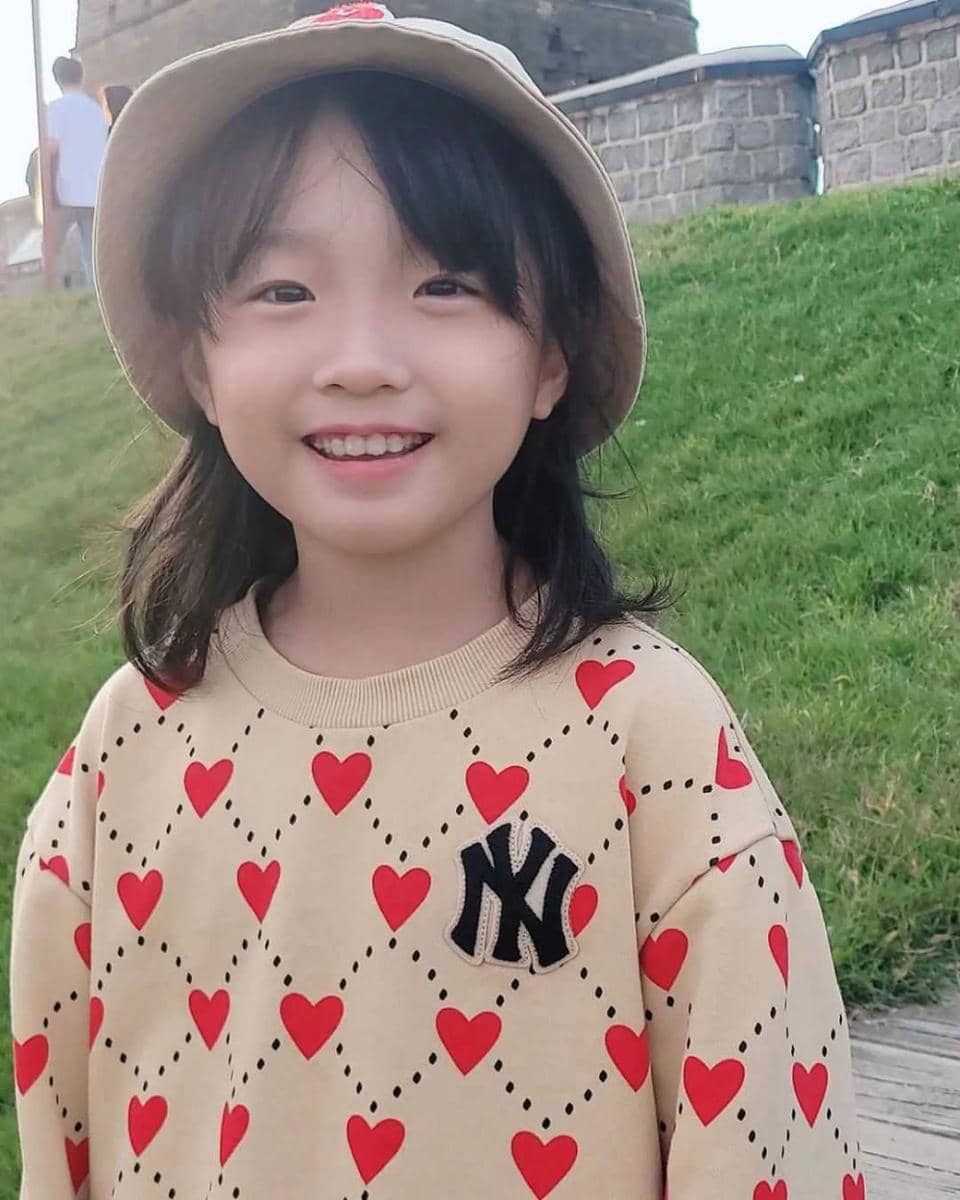 Ahn Se Bin. (ig/ahn_sebin)