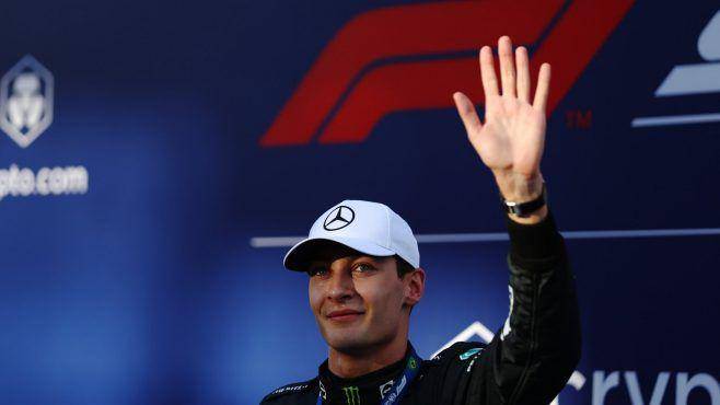 George Russell melambaikan tangan selepas sprint race F1 GP Brasil 2022. (formula1.com)