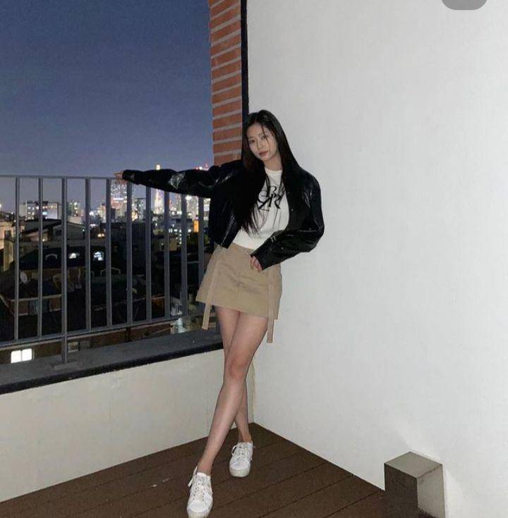 OOTD ala Kim Minju (instagram.com/minn.__.ju)