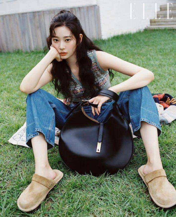 OOTD ala Kim Minju (instagram.com/minn.__.ju)