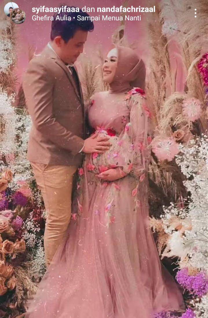 maternity shoot Syifa (instagram.com/syifaasyifaaa)