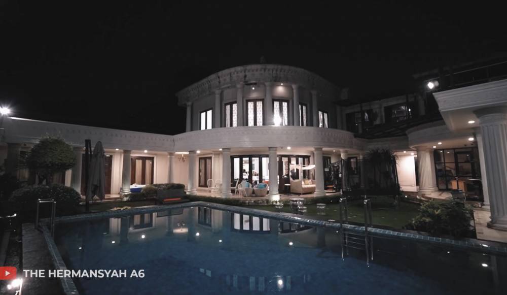 potret rumah Cinere milik Ashanty dan Anang Hermansyah (youtube.com/TheHermansyahA6world)