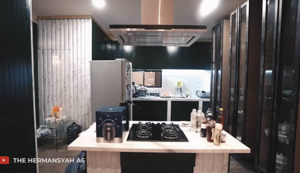 potret rumah Cinere milik Ashanty dan Anang Hermansyah (youtube.com/TheHermansyahA6world)