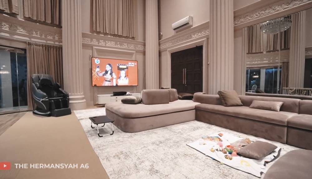 potret rumah Cinere milik Ashanty dan Anang Hermansyah (youtube.com/TheHermansyahA6world)