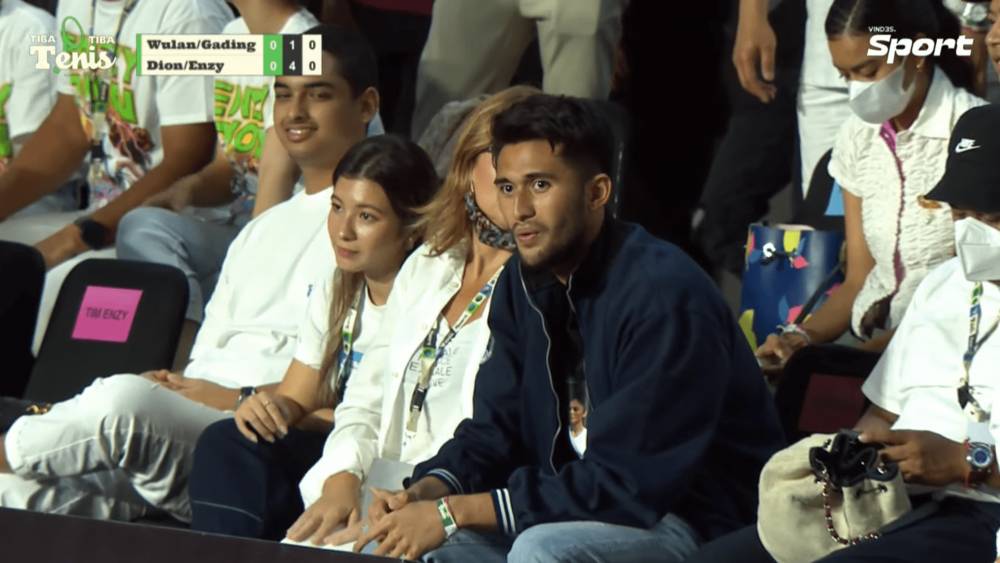 potret kocak suporter Tiba-Tiba Tenis (youtube.com/vindes)