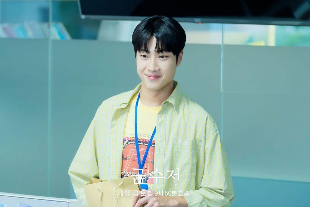 10 Harga Outfit Lee Jong Won di The Golden Spoon, di Bawah Rp10 Juta