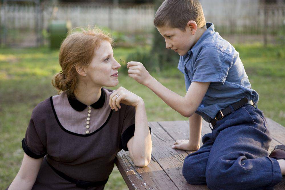Jessica Chastain dan Tye Sheridan dalam film The Tree of Life (dok. River Road Entertainment/The Tree of Life)