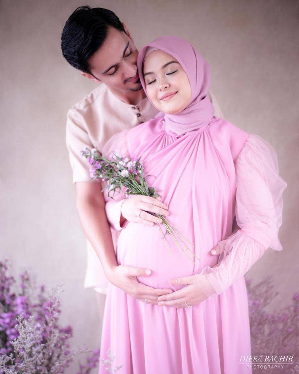 Vebby Palwinta dan suami (Dierabachir via Instagram.com/vebbypalwinta/)