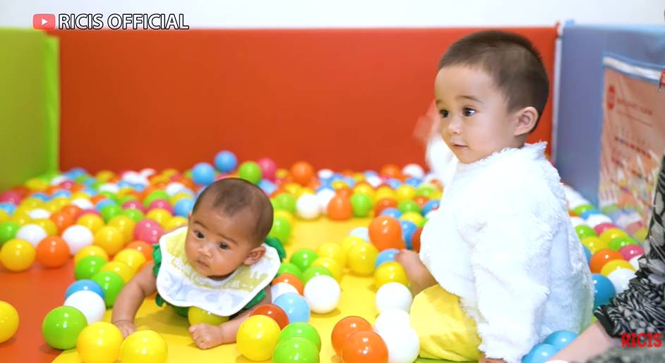 Moana dan Adzam playdate (YouTube.com/Ricis Official)