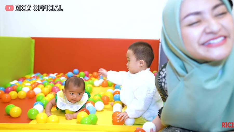 Moana dan Adzam playdate (YouTube.com/Ricis Official)
