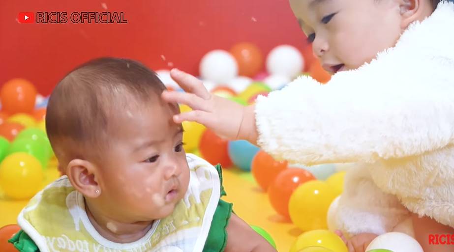 Moana dan Adzam playdate (YouTube.com/Ricis Official)