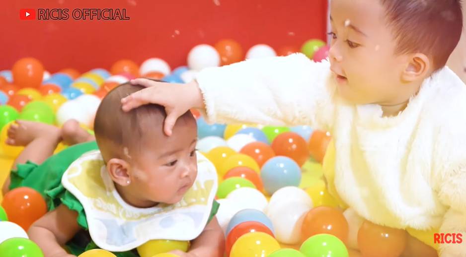 Moana dan Adzam playdate (YouTube.com/Ricis Official)