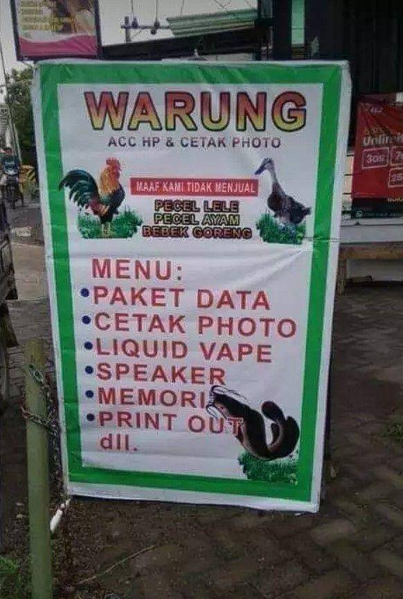 spanduk penjual tertukar (twitter.com/nocontextwarung)