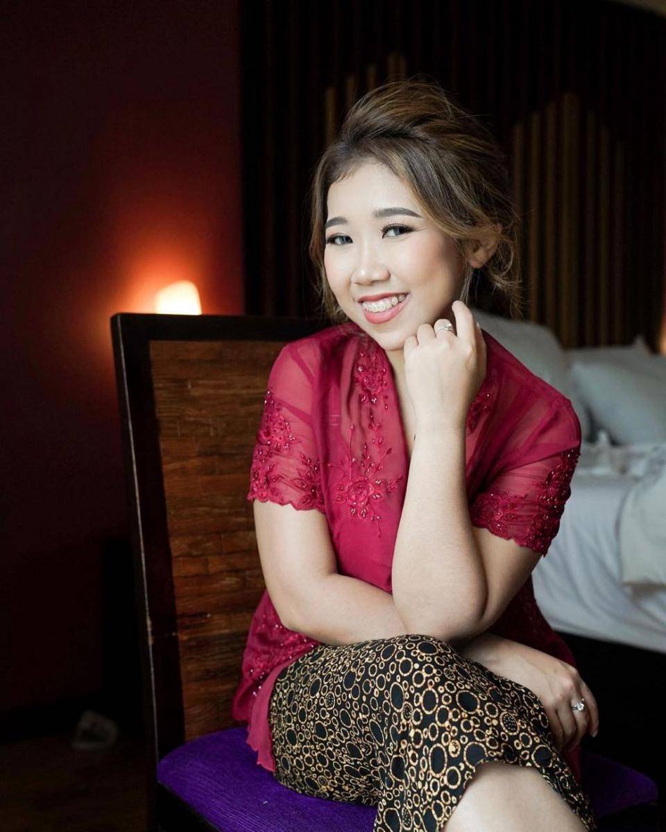 potret Kiky Saputri jadi 'gadis kebaya merah' (instagram.com/kikysaputrii)