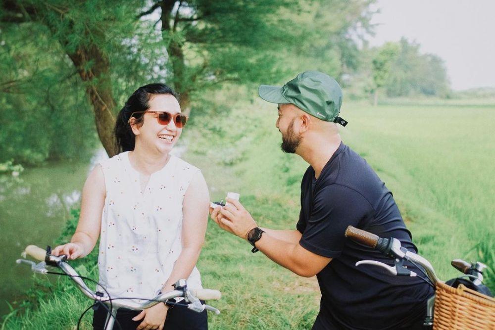 Rachel Amanda Ungkap Dilamar Suami di Pinggir Sawah, Tetap Romantis!
