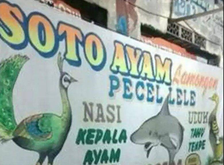 spanduk penjual tertukar (twitter.com/nocontextwarung)