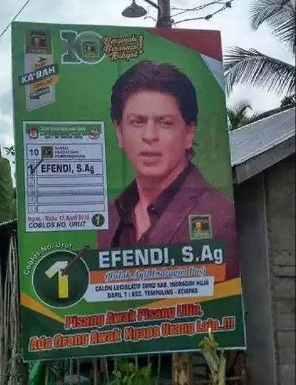 spanduk penjual tertukar (twitter.com/nocontextwarung)