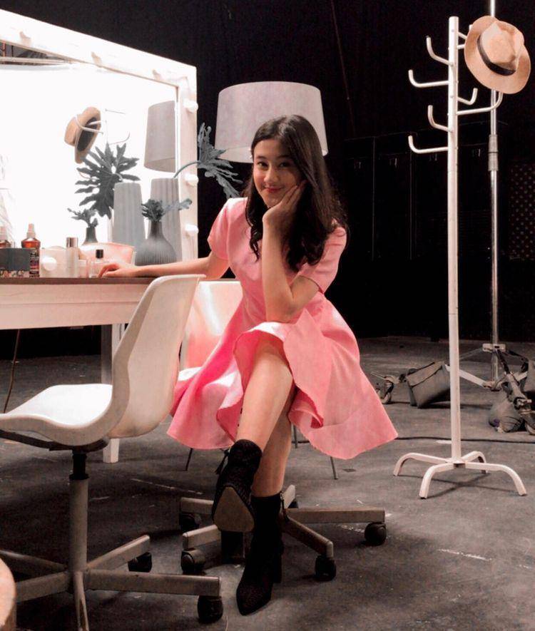 inspirasi cocktail dress (instagram.com/keisyalevronka)