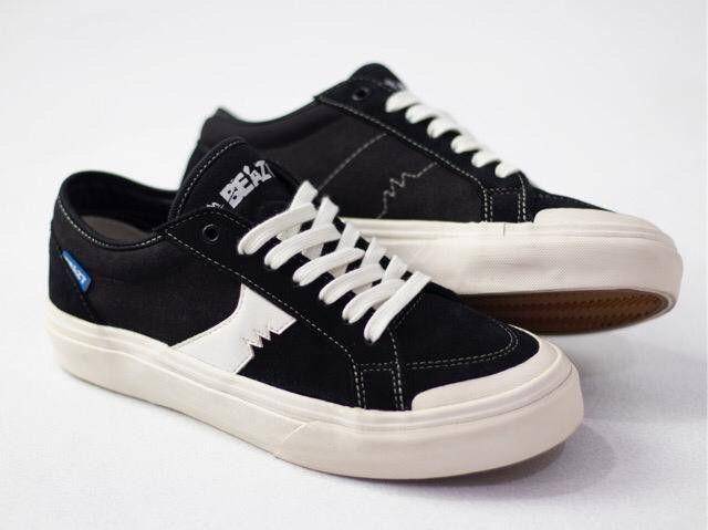 ilustrasi sneakers (tokopedia.com)