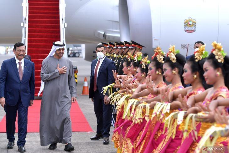 Sheikh Mohamed bin Zayed Tiba di Bali, Disambut para Penari