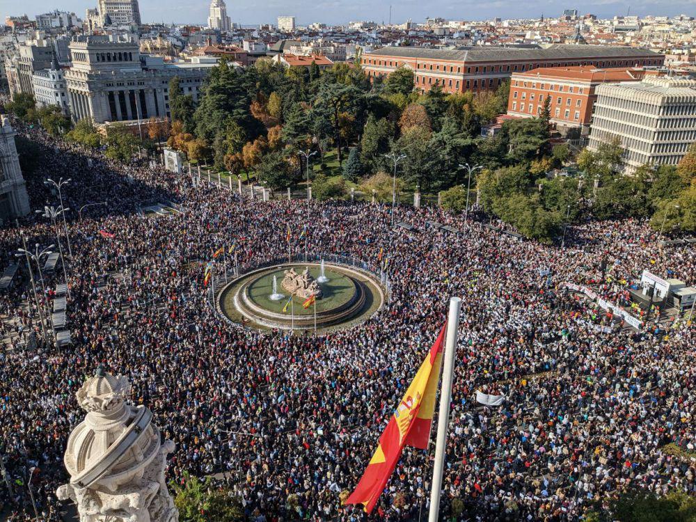 Warga Madrid Gelar Demo Tolak Pemotongan Anggaran Kesehatan