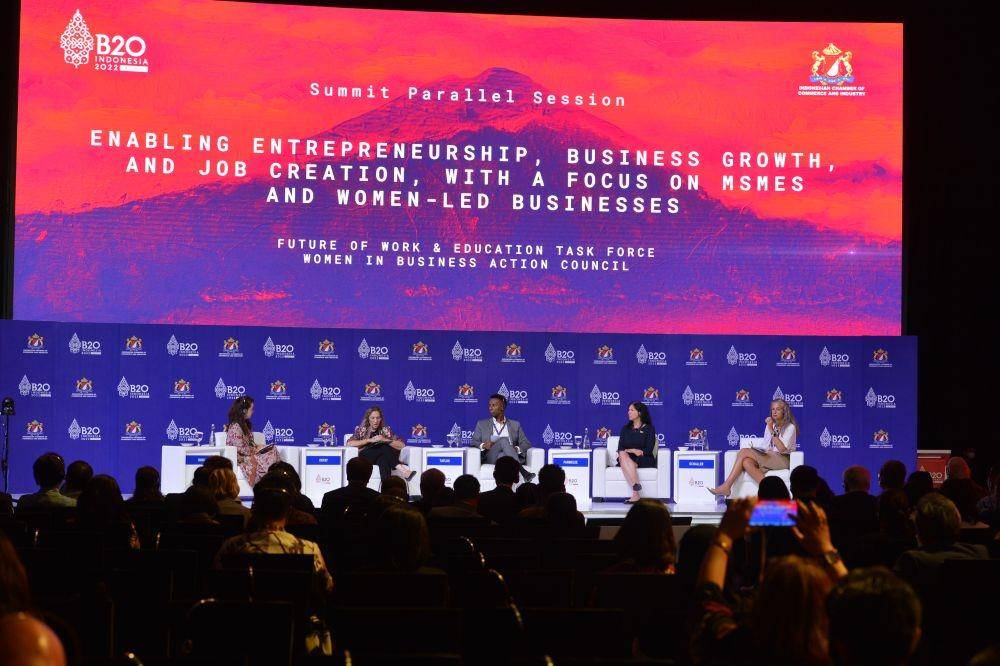 Dalam acara B20 Summit, Task Force FoWE (Future of Work and Education) B20 Indonesia menyampaikan rekomendasi kebijakan terkait tantangan terhadap tersedianya lapangan kerja yang berkelanjutan, pendidikan, dan inklusifitas, di Bali, Indonesia, pada 13-14 November 2022. (Dok. KADIN Indonesia)