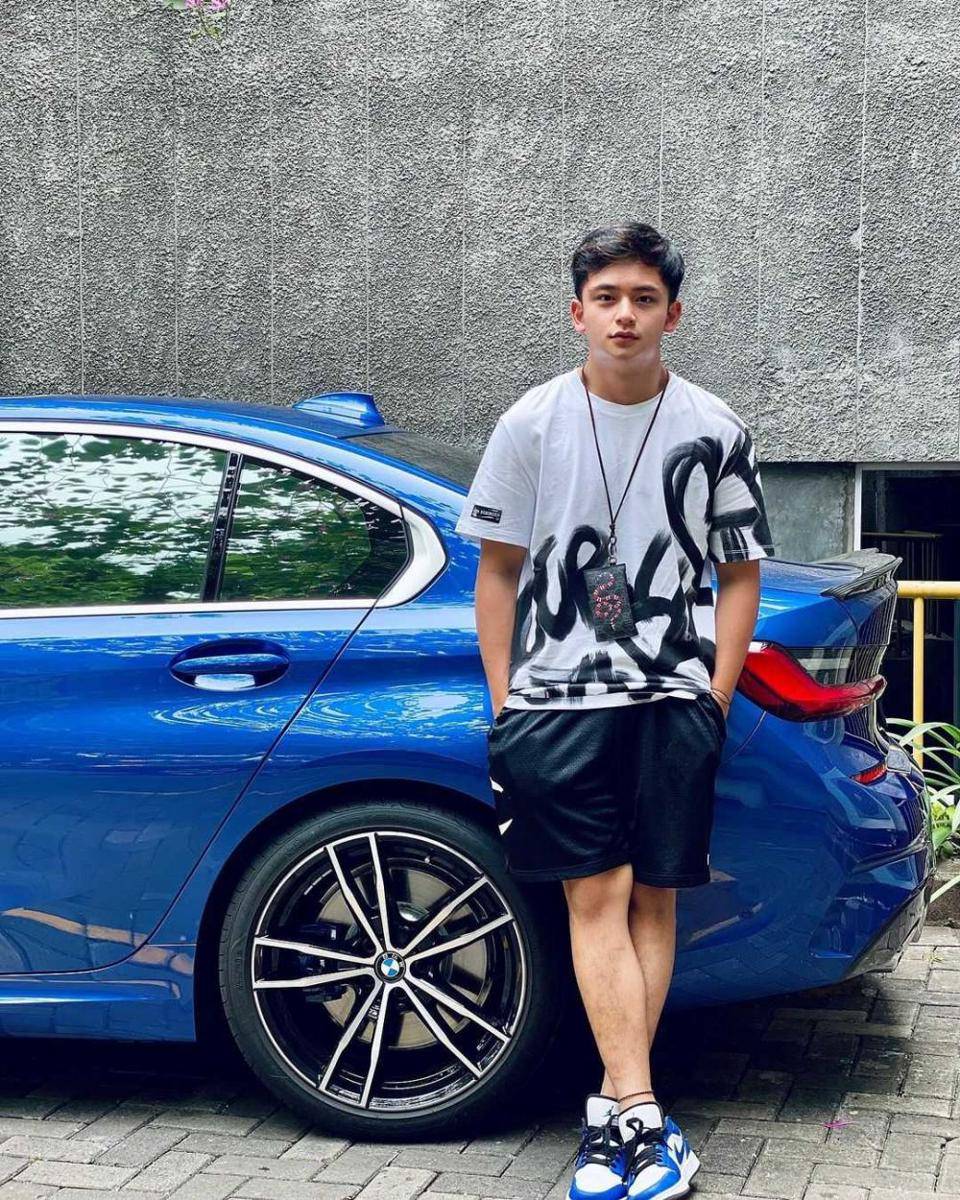 OOTD Kaus (instagram.com/randymartinnn)