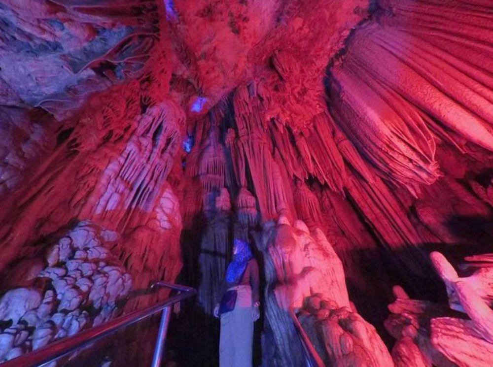 Gua Gong Pacitan (instagram.com/bellanandra)