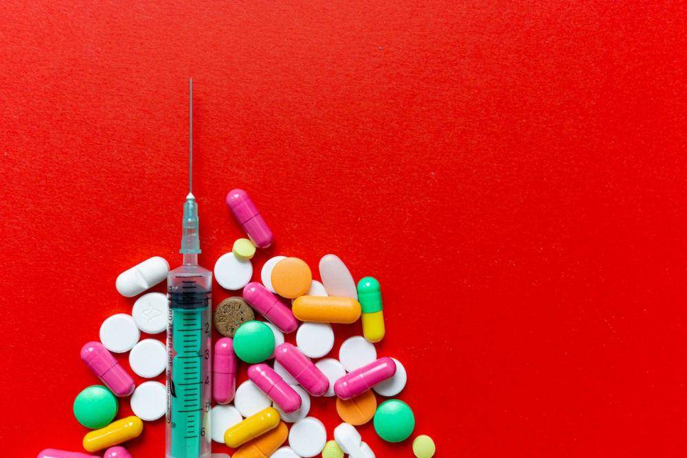 ilustrasi obat yang menyeimbangkan hormon (pexels.com/Maksim Goncharenok)
