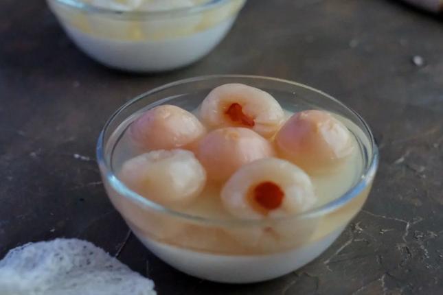 Resep Puding Leci Istimewa, Kesegarannya Melegakan Kerongkongan