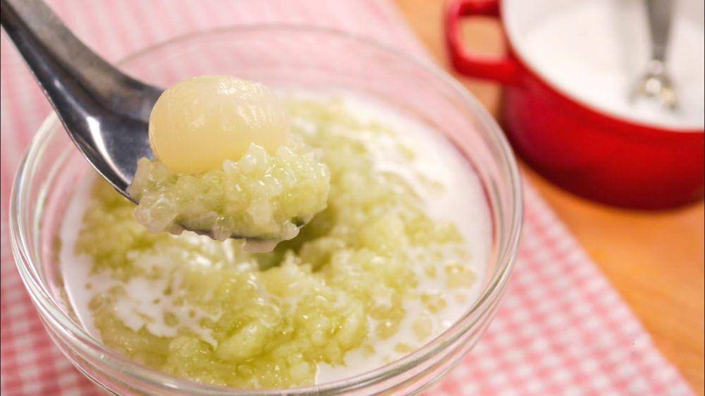 ilustrasi puding beras kelapa (youtube.com/Pailin's Kitchen)